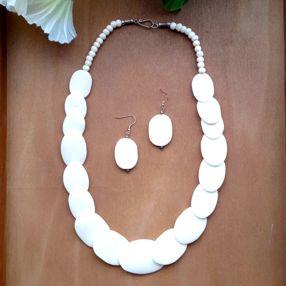 No Brand Jewelry - 2PC Beautiful Pendant Bead Necklace and Earrings Set